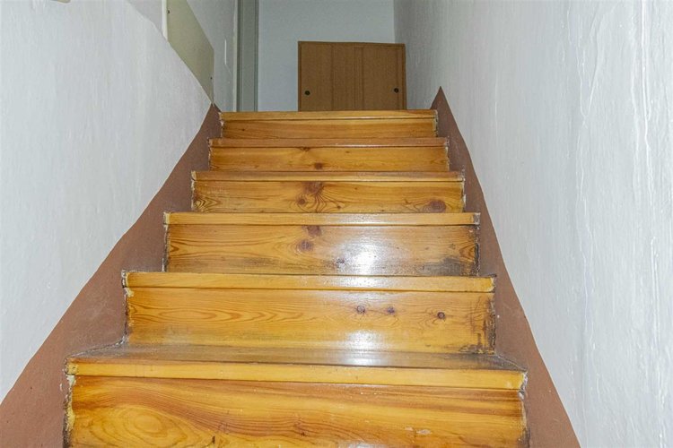 Serina, porzione di casa parzialmente ristrutturata Serina