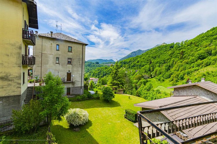 Serina, porzione di casa parzialmente ristrutturata Serina