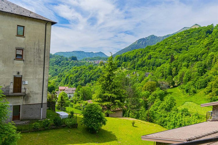Serina, porzione di casa parzialmente ristrutturata Serina