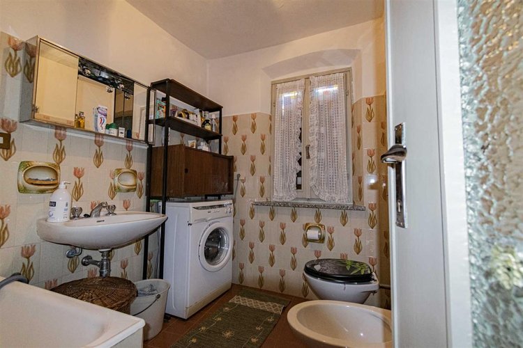 Serina, porzione di casa parzialmente ristrutturata Serina