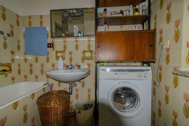 Serina, porzione di casa parzialmente ristrutturata Serina