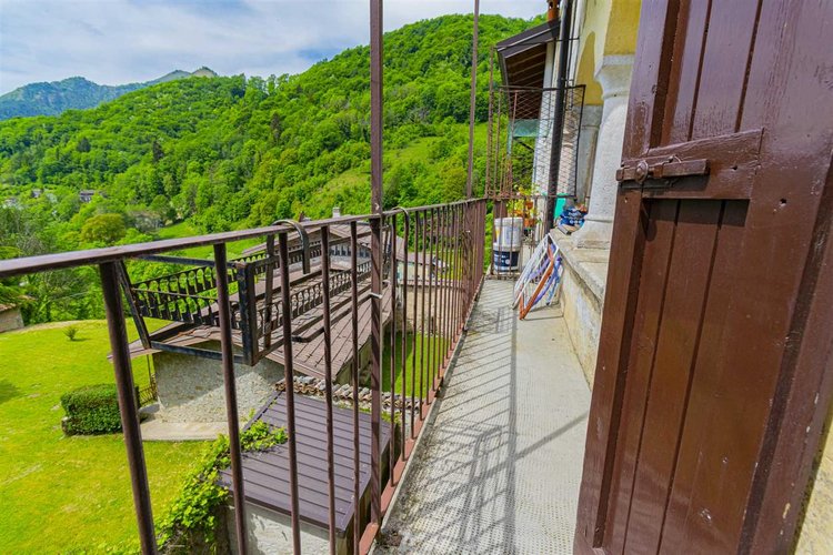 Serina, porzione di casa parzialmente ristrutturata Serina