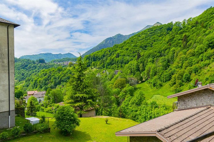 Serina, porzione di casa parzialmente ristrutturata Serina