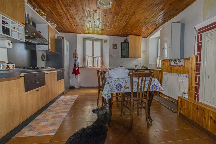 Serina, porzione di casa parzialmente ristrutturata Serina