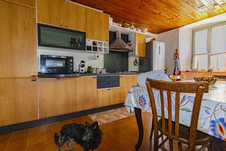 Serina, porzione di casa parzialmente ristrutturata Serina