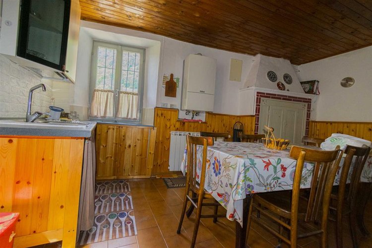 Serina, porzione di casa parzialmente ristrutturata Serina