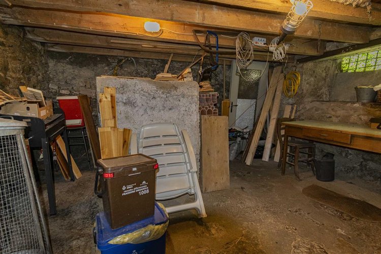 Serina, porzione di casa parzialmente ristrutturata Serina