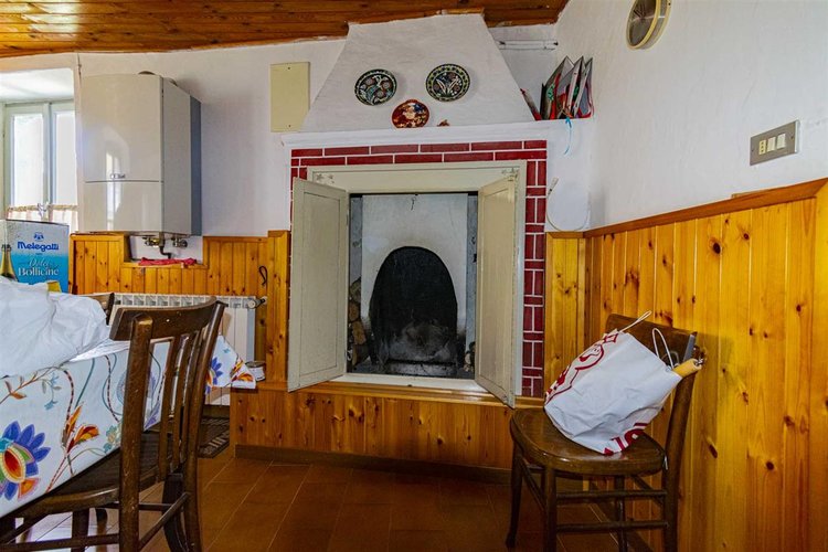 Serina, porzione di casa parzialmente ristrutturata Serina