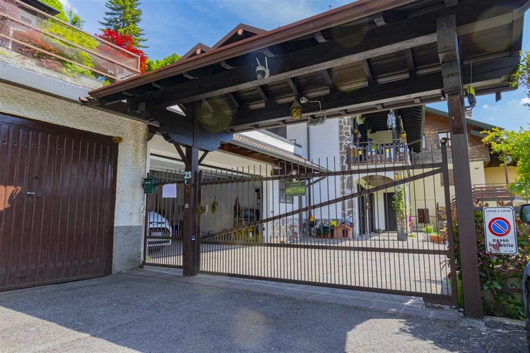 Serina Bagnella, introvabile villa singola con giardino privato, cantina e ampio box auto Serina