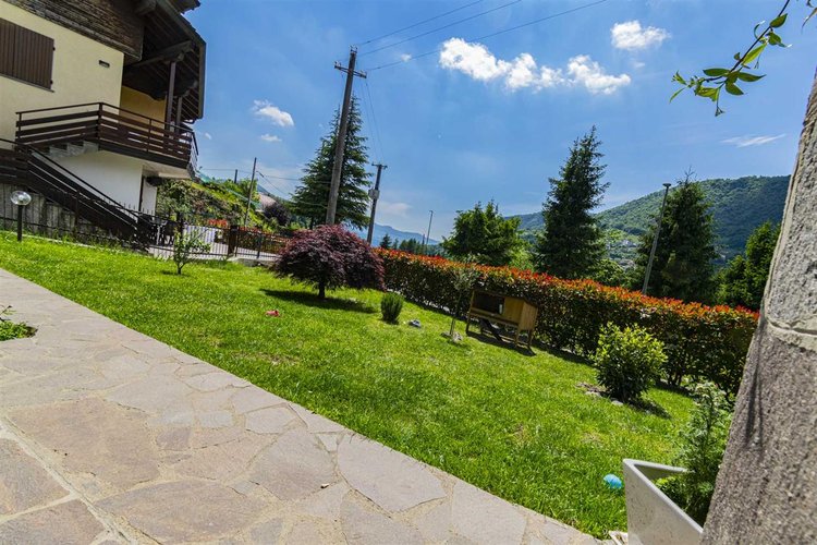 Serina Bagnella, introvabile villa singola con giardino privato, cantina e ampio box auto Serina