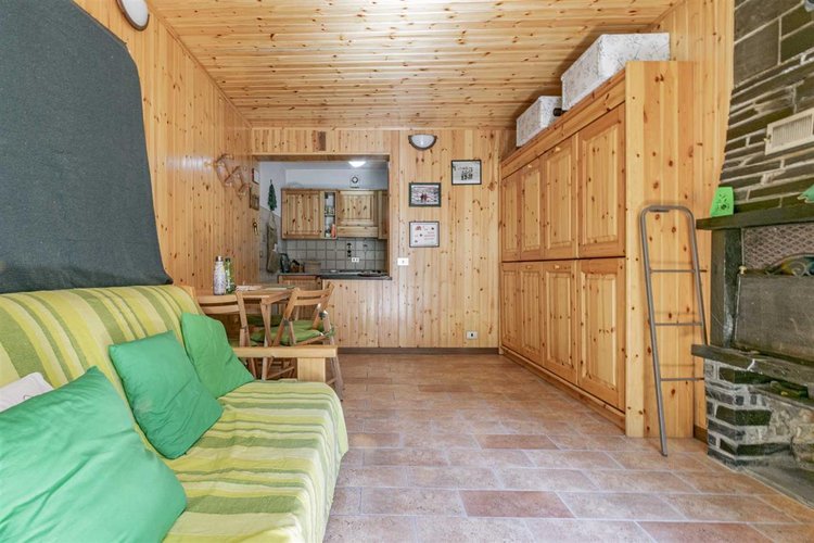 Carona, adorabile piede-a-terre con cantina Carona