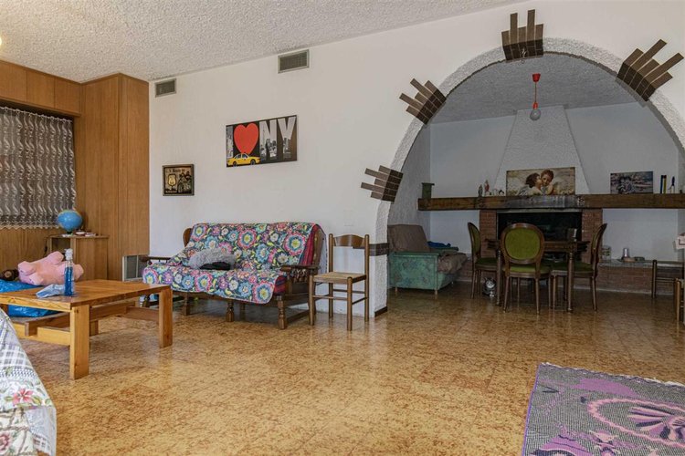 Serina Bagnella, introvabile villa singola con giardino privato, cantina e ampio box auto Serina