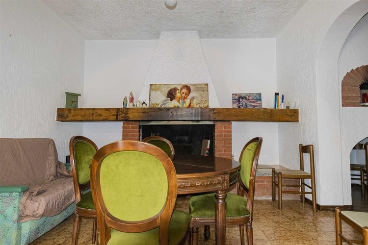 Serina Bagnella, introvabile villa singola con giardino privato, cantina e ampio box auto Serina