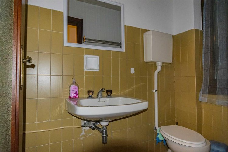 Serina Bagnella, introvabile villa singola con giardino privato, cantina e ampio box auto Serina