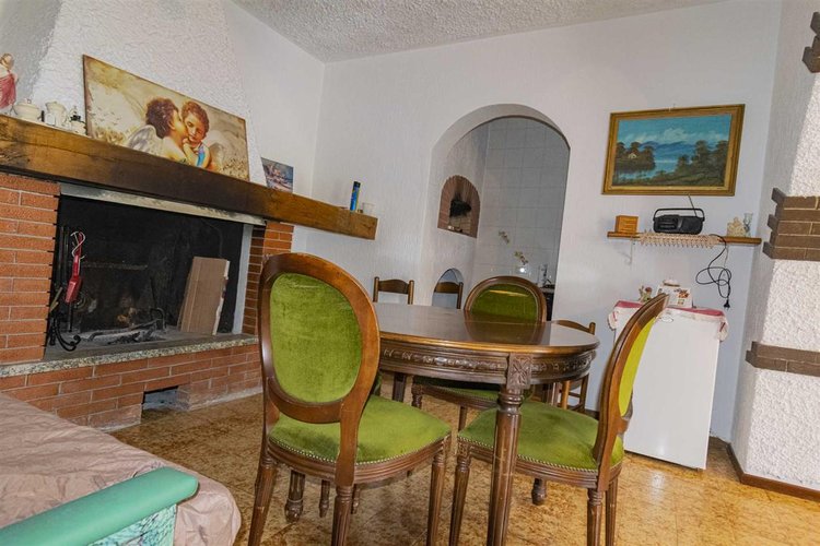 Serina Bagnella, introvabile villa singola con giardino privato, cantina e ampio box auto Serina