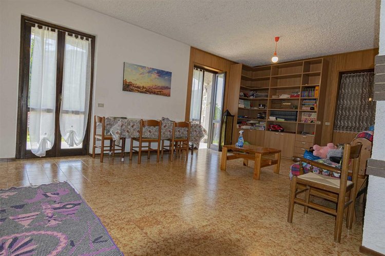 Serina Bagnella, introvabile villa singola con giardino privato, cantina e ampio box auto Serina