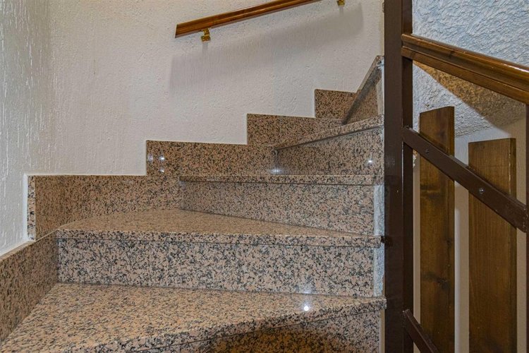 Serina Bagnella, introvabile villa singola con giardino privato, cantina e ampio box auto Serina
