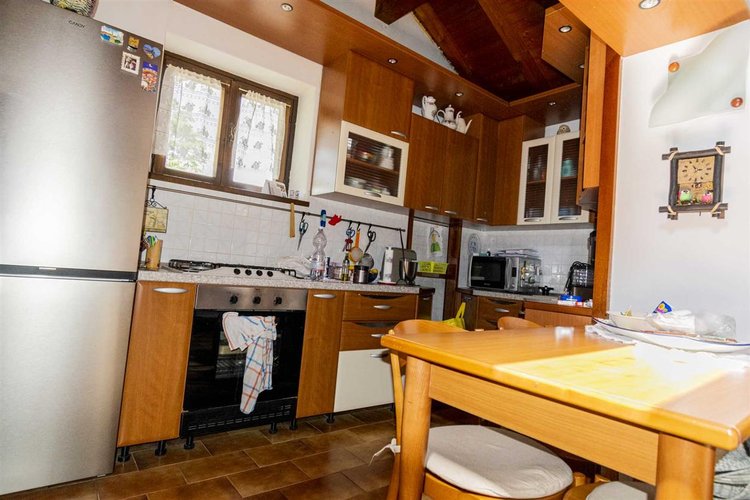 Serina Bagnella, introvabile villa singola con giardino privato, cantina e ampio box auto Serina