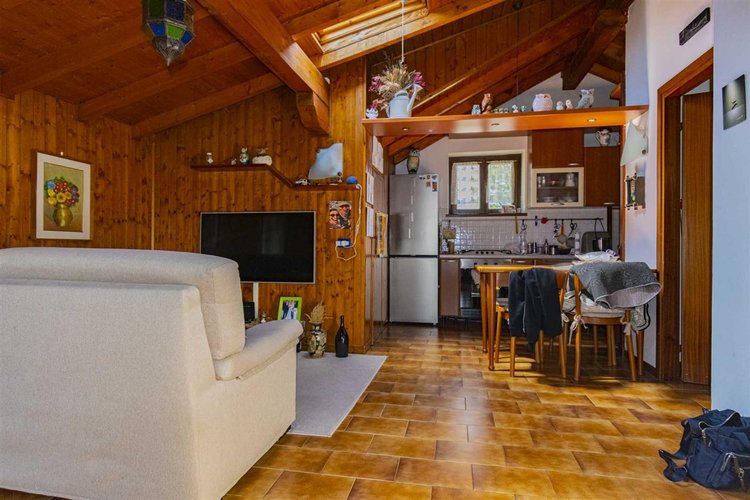Serina Bagnella, introvabile villa singola con giardino privato, cantina e ampio box auto Serina