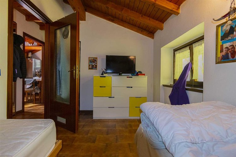 Serina Bagnella, introvabile villa singola con giardino privato, cantina e ampio box auto Serina