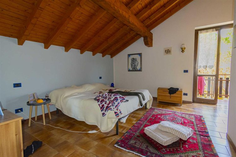 Serina Bagnella, introvabile villa singola con giardino privato, cantina e ampio box auto Serina
