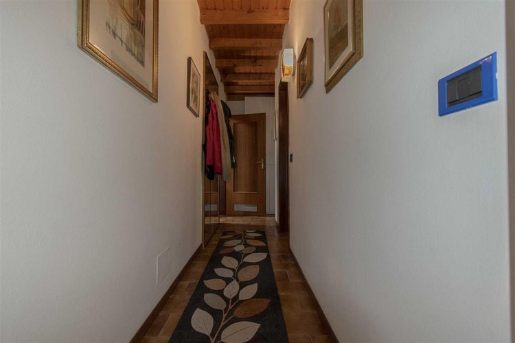 Serina Bagnella, introvabile villa singola con giardino privato, cantina e ampio box auto Serina