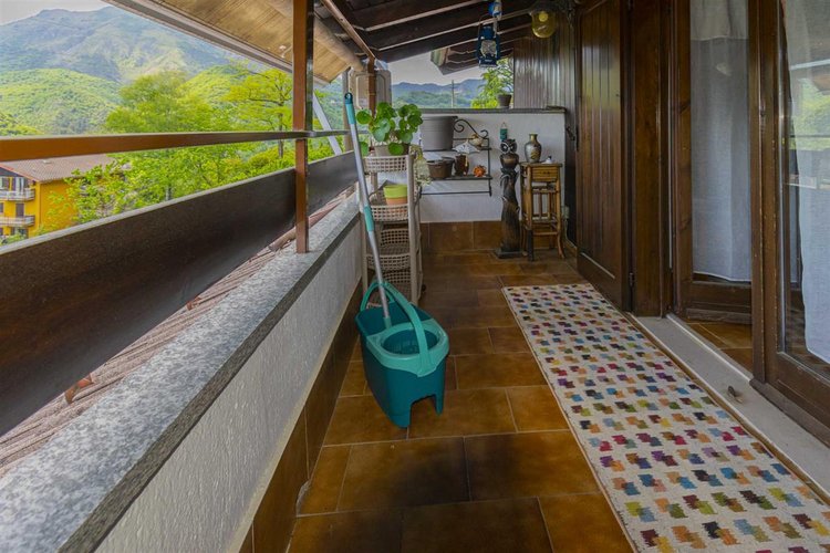 Serina Bagnella, introvabile villa singola con giardino privato, cantina e ampio box auto Serina