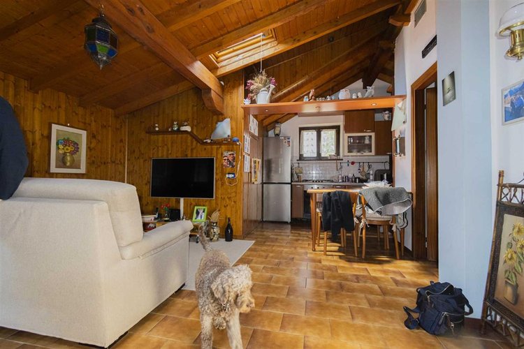 Serina Bagnella, introvabile villa singola con giardino privato, cantina e ampio box auto Serina