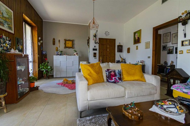 Serina Bagnella, introvabile villa singola con giardino privato, cantina e ampio box auto Serina