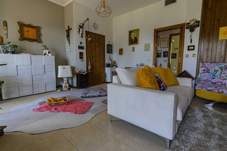Serina Bagnella, introvabile villa singola con giardino privato, cantina e ampio box auto Serina