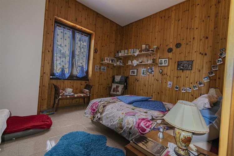 Serina Bagnella, introvabile villa singola con giardino privato, cantina e ampio box auto Serina