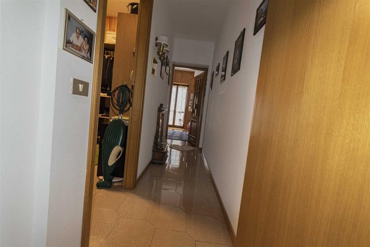 Serina Bagnella, introvabile villa singola con giardino privato, cantina e ampio box auto Serina