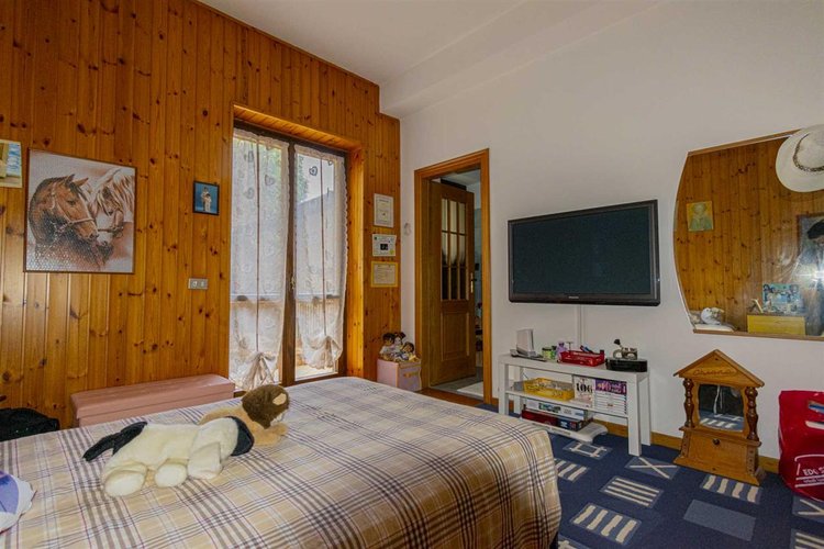 Serina Bagnella, introvabile villa singola con giardino privato, cantina e ampio box auto Serina