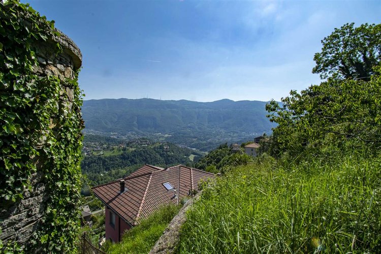 Corna Imagna, imperdibile porzione di casale in pietra in contrada storica Corna Imagna