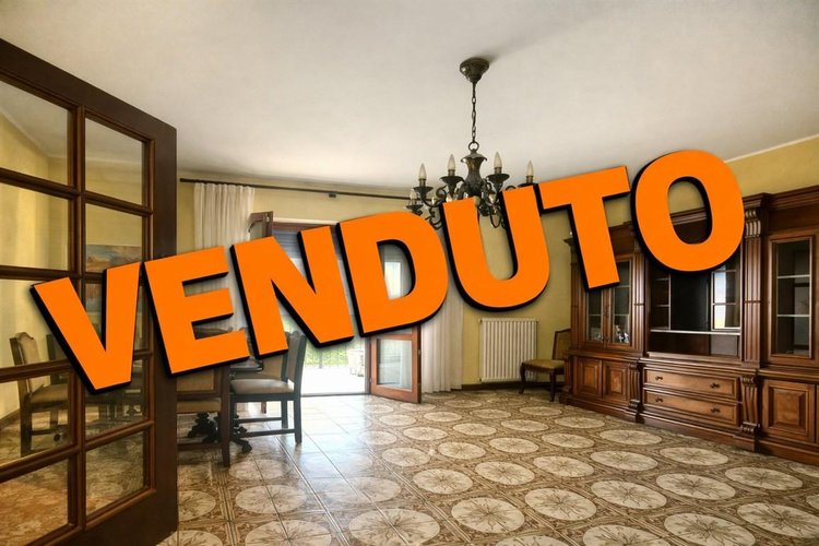Ampio trilocale con box e cantina in zona residenziale a Ponte San Pietro Ponte San Pietro