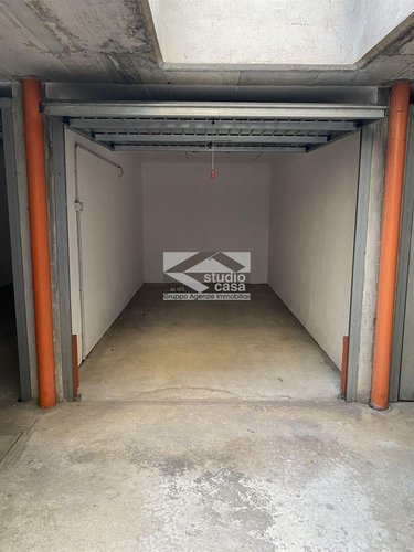 Occasione a Stezzano: Box Singolo Comodo e Sicuro