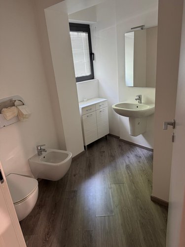 AFFITTASI PRESTIGIOSO UFFICIO IN VIALE GIULIO CESARE Bergamo