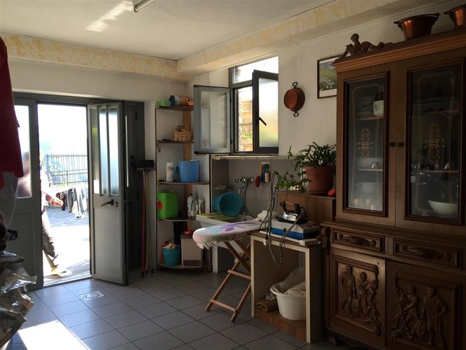 Serina, immersa nel verde, porzione di villetta con box auto Serina