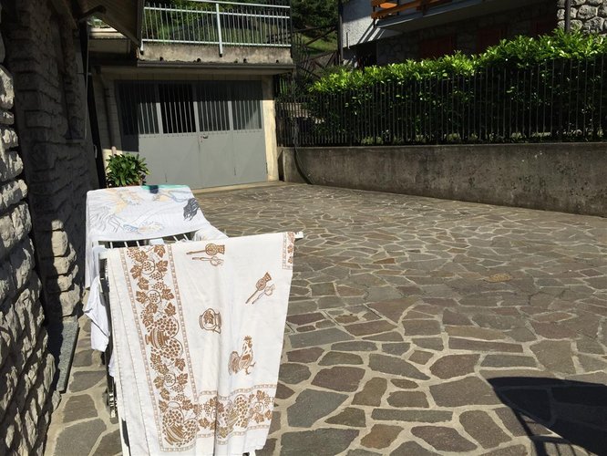 Serina, immersa nel verde, porzione di villetta con box auto Serina