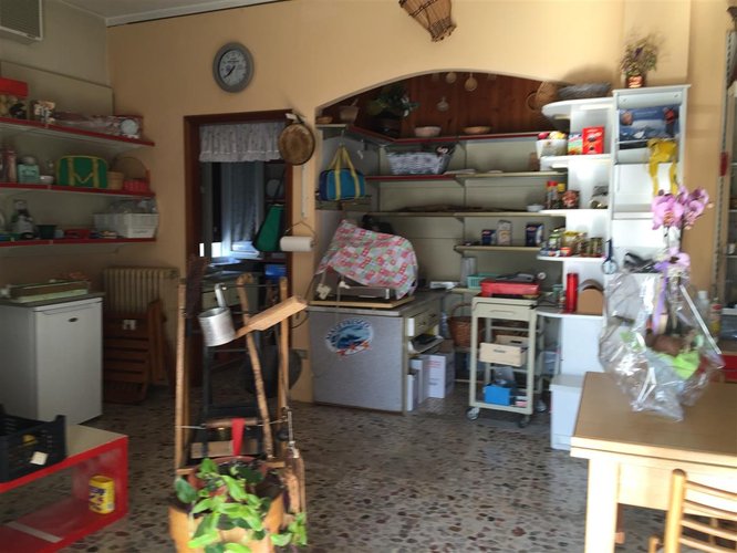 Serina, immersa nel verde, porzione di villetta con box auto Serina