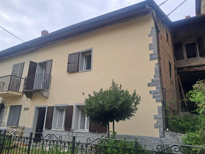 Oltre il Colle, panoramica porzione di casa in ottimo stato Oltre il Colle