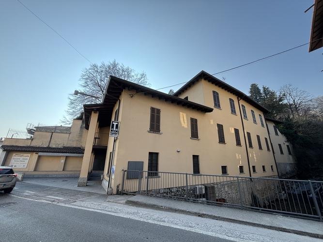 (1.25) Palazzina - Erba, Via Foscolo