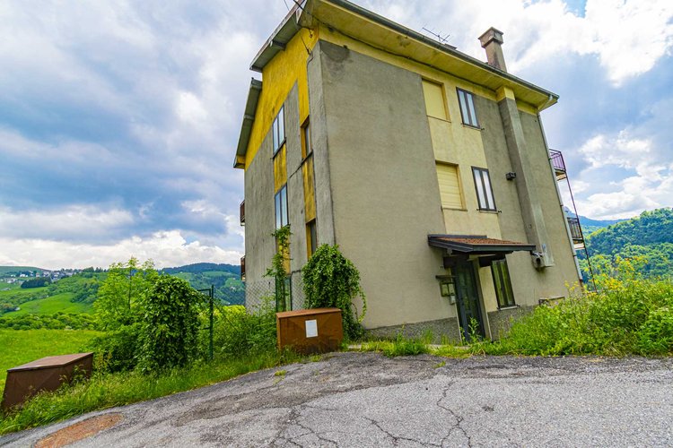 Oltre il Colle Zorzone, porzione di casa con terreno e box auto Oltre il Colle