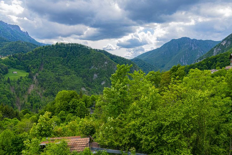 Oltre il Colle Zorzone, porzione di casa con terreno e box auto Oltre il Colle