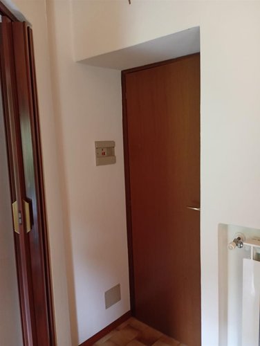 Serina, centralissimo trilocale arredato e balconato Serina