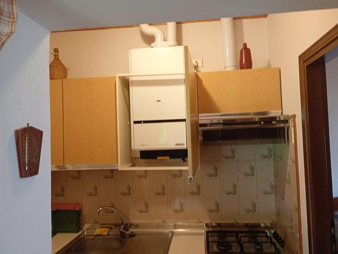 Serina, centralissimo trilocale arredato e balconato Serina