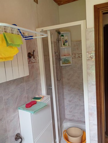 Serina, centralissimo trilocale arredato e balconato Serina