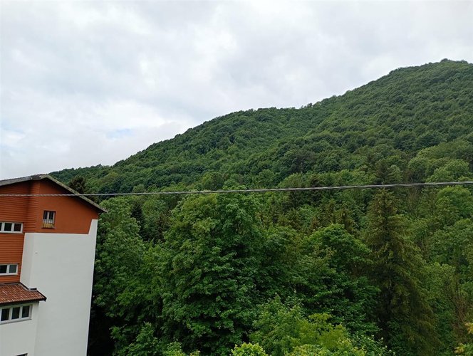 Serina, centralissimo trilocale arredato e balconato