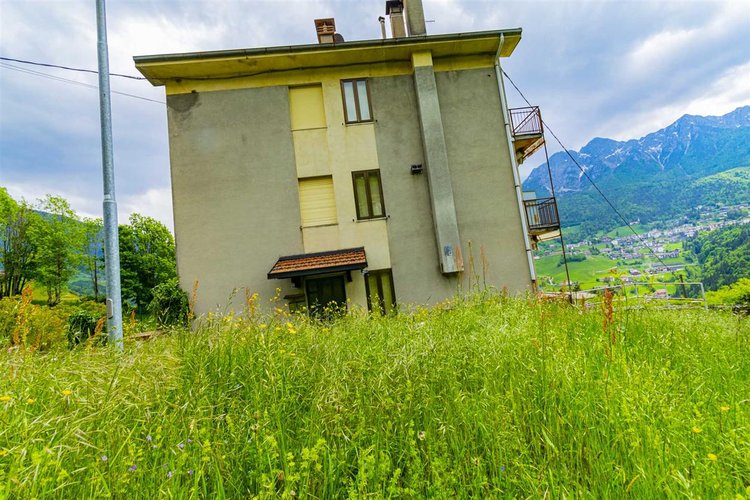 Oltre il Colle, immerso nel verde, quadrilocale con cantina e box auto Oltre il Colle