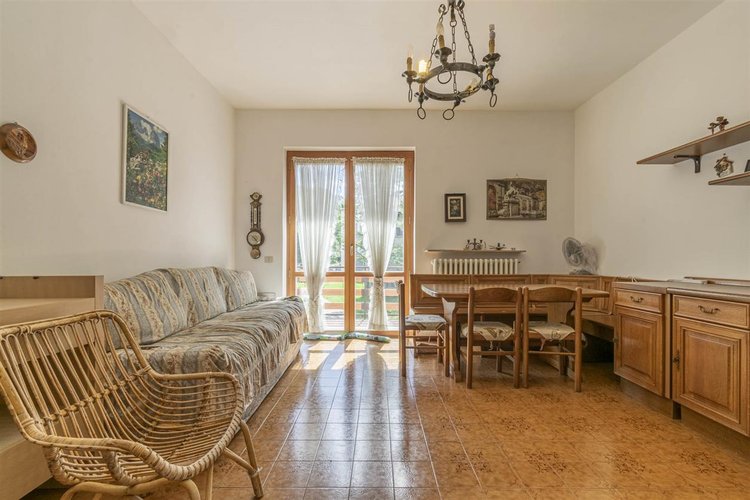Fuipiano Imagna, in ottimo complesso residenziale, trilocale arredato con cantina e box Fuipiano Valle Imagna